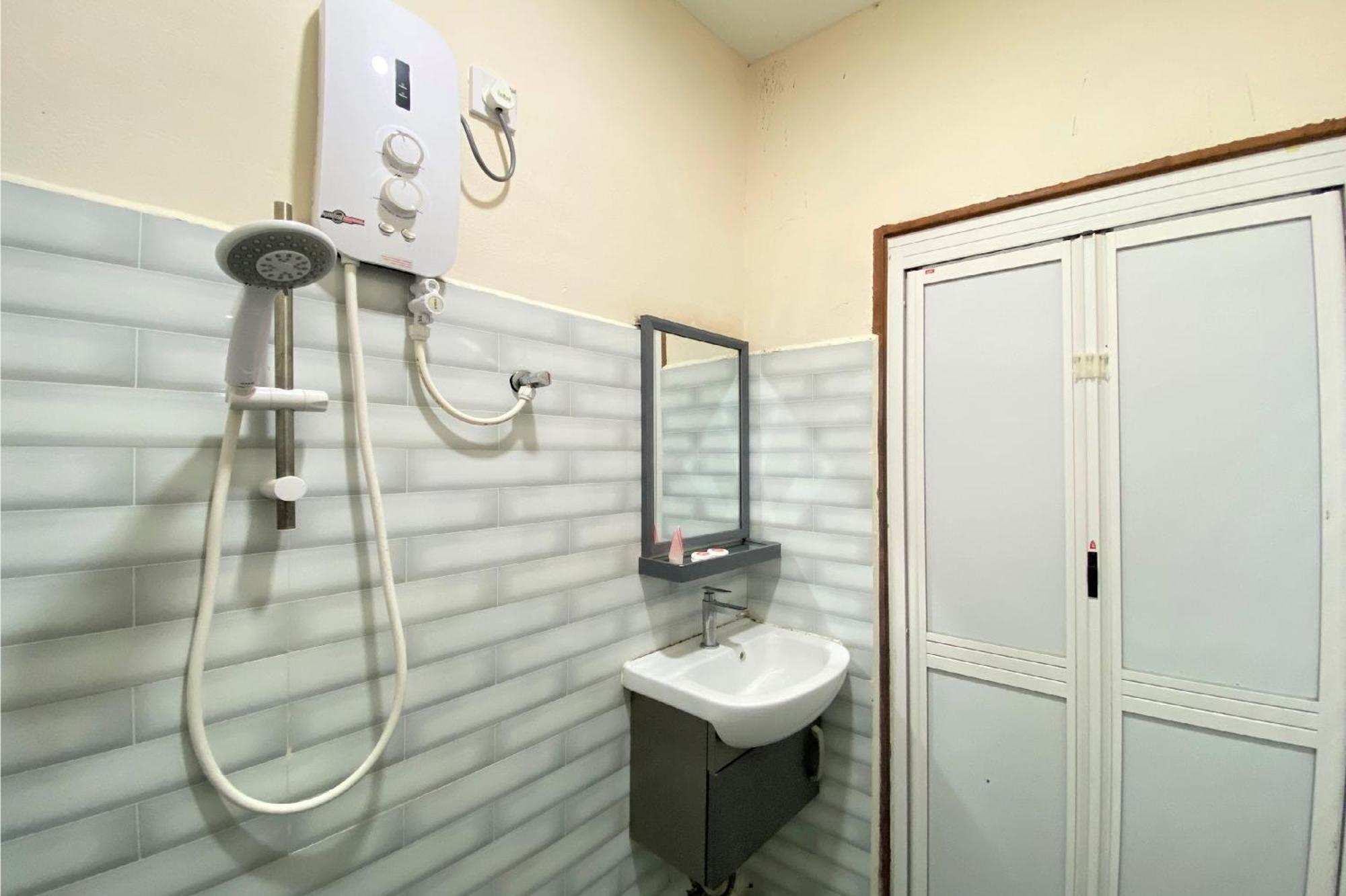Oyo 90205 Bayu Sintok Motel Changlun Exterior foto