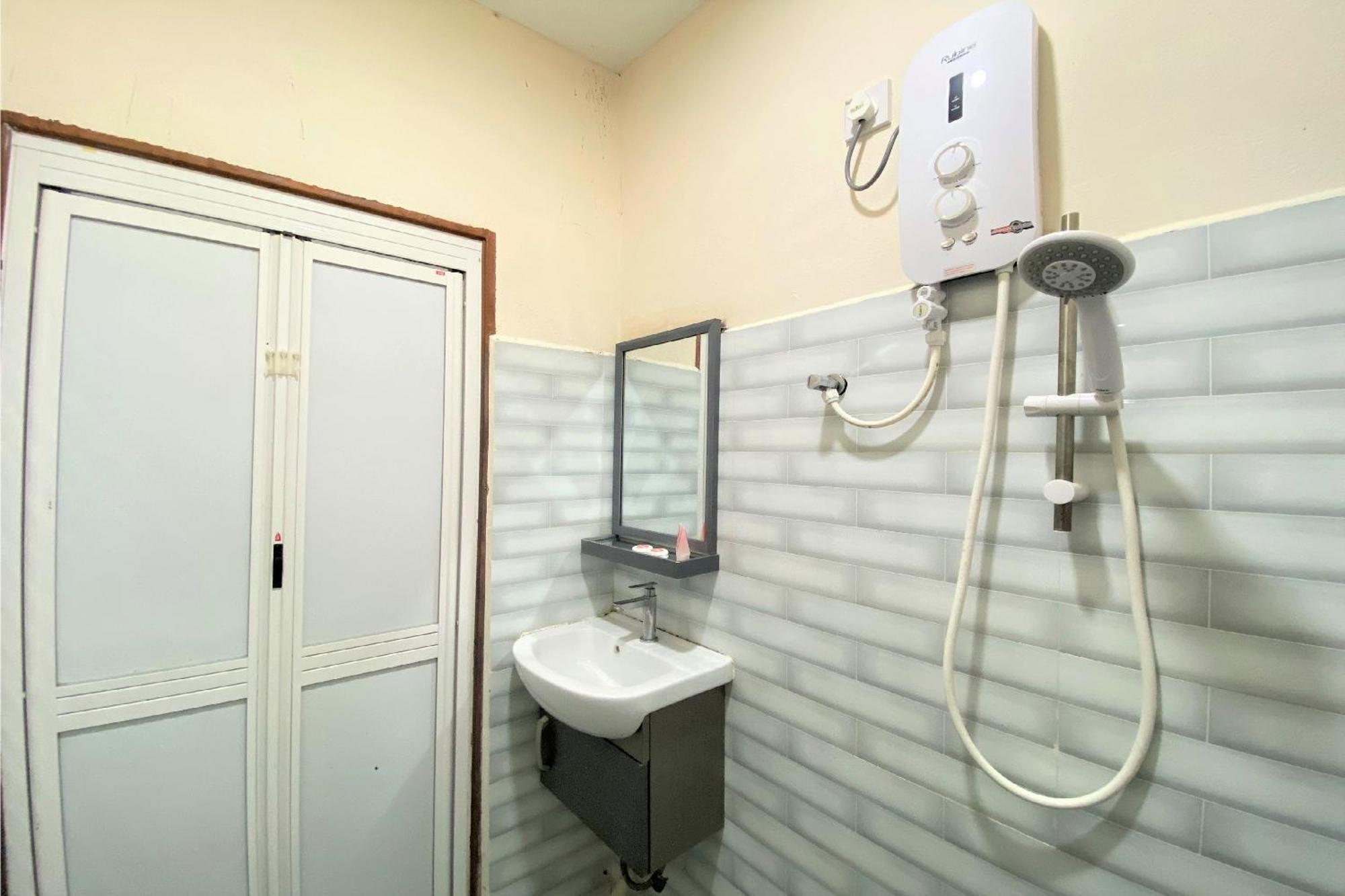 Oyo 90205 Bayu Sintok Motel Changlun Exterior foto